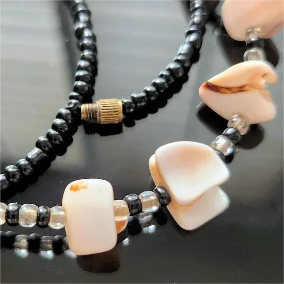 Handmade beaded necklace with pretty shells from Ethiopia - NEW! - Picture 3 of 3